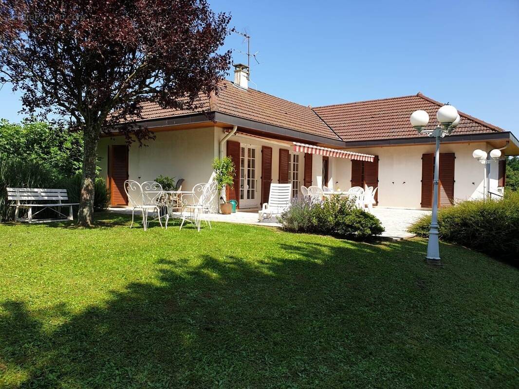 Maison à SAINT-DENIS-LES-BOURG