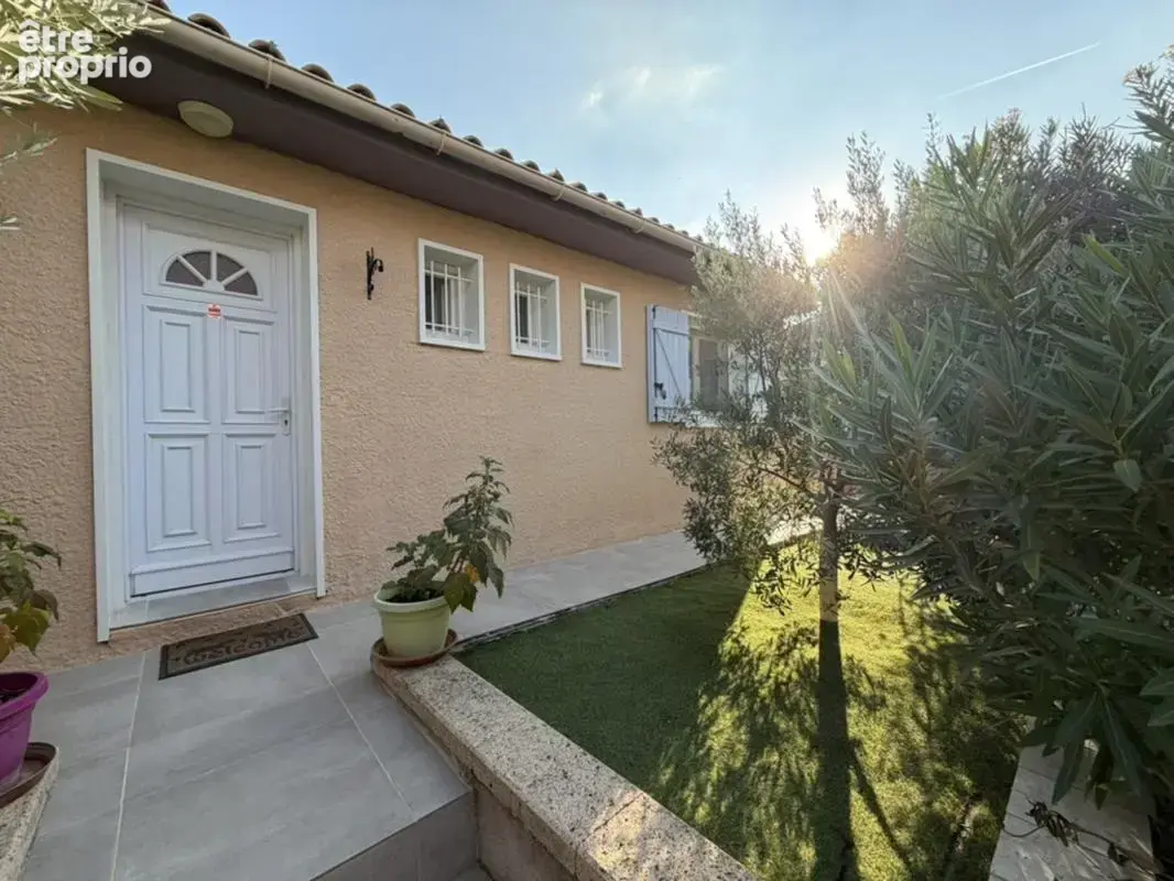 Maison à LA ROQUE-D'ANTHERON