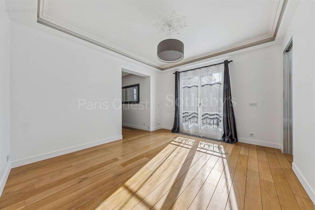 Appartement à PARIS-8E