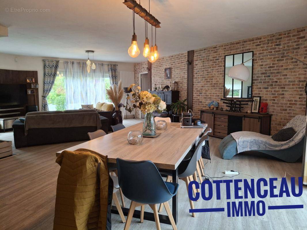 Maison à CHANTELOUP-LES-BOIS