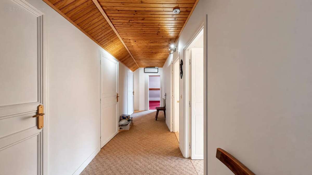 COURGENT : Maison - 203m²  sur 1380m2 de jardin - 5 à 6 chambres - photo 17