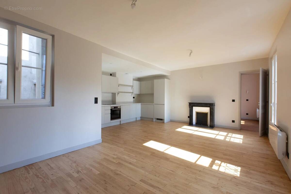 Appartement à PARIS-7E