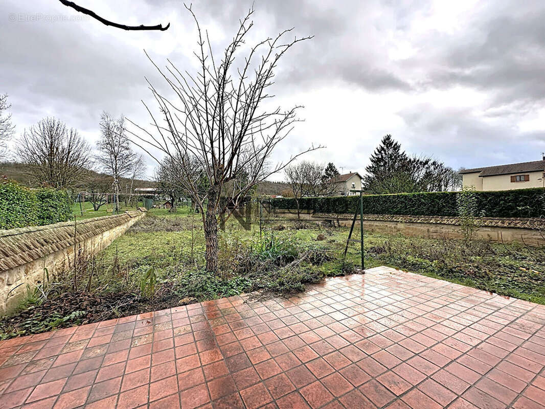 Maison à NEUFCHATEAU