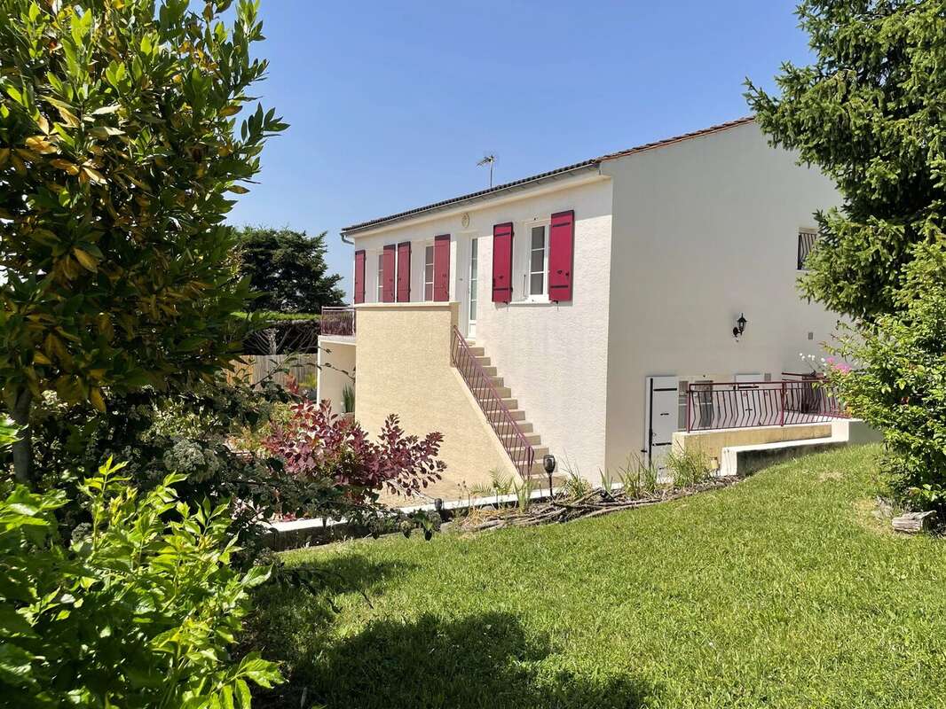 Maison familiale avec potentiel locatif à proximité de Saintes - photo 15