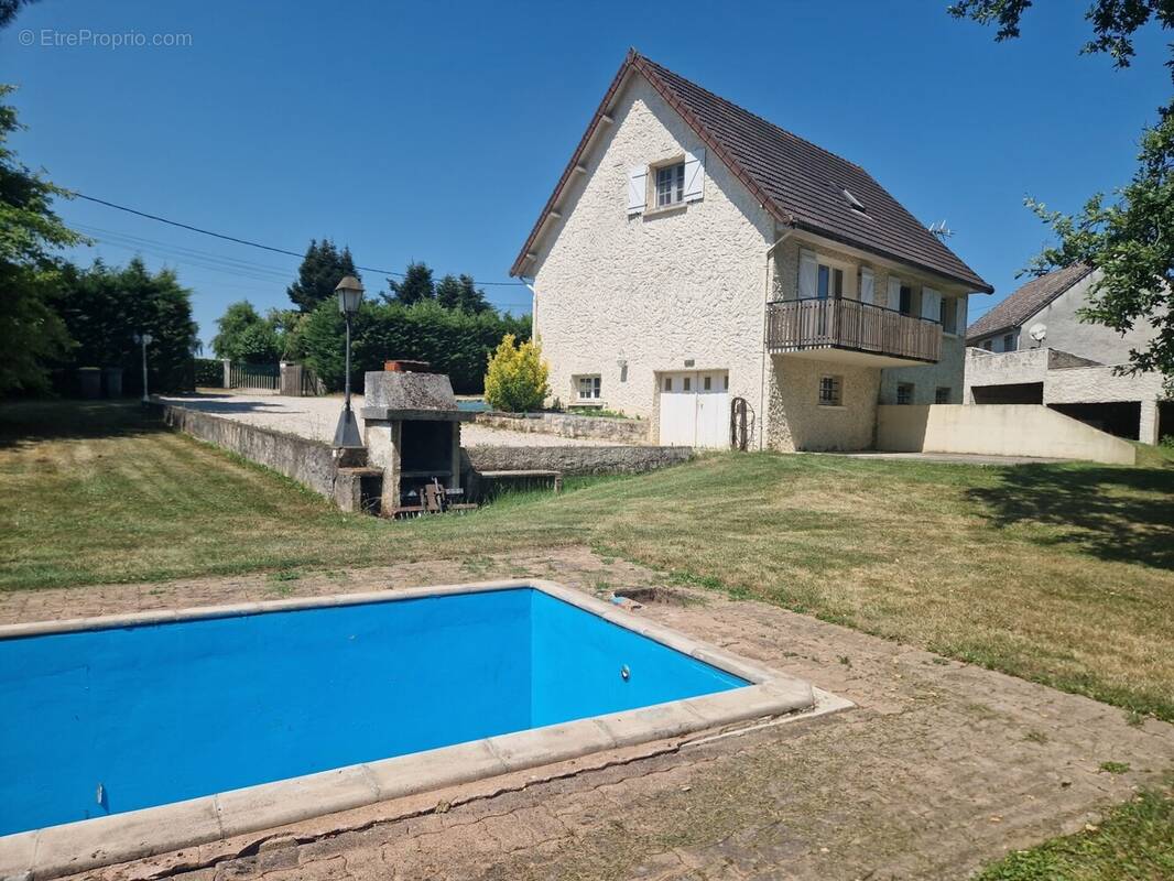 Maison à L'ABERGEMENT-SAINTE-COLOMBE