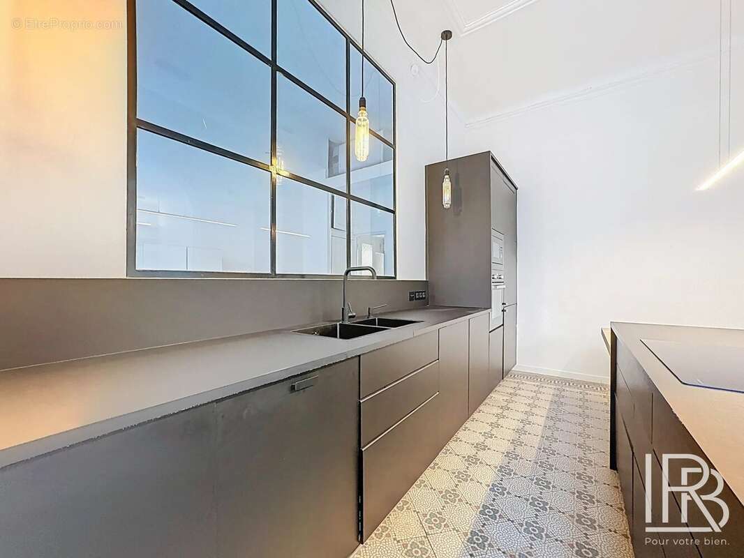 Appartement à MARSEILLE-1E