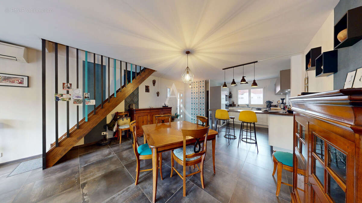 Maison à OZOIR-LA-FERRIERE