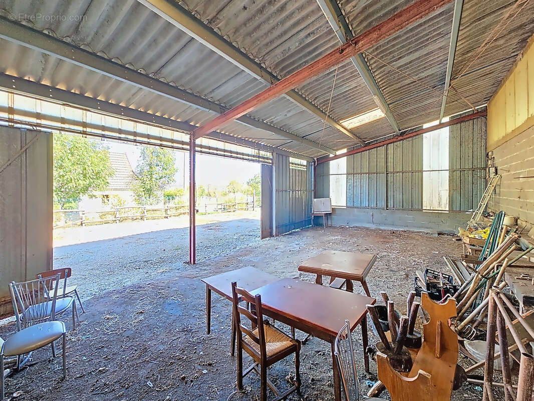 Terrain à NEUILLY-EN-DUN