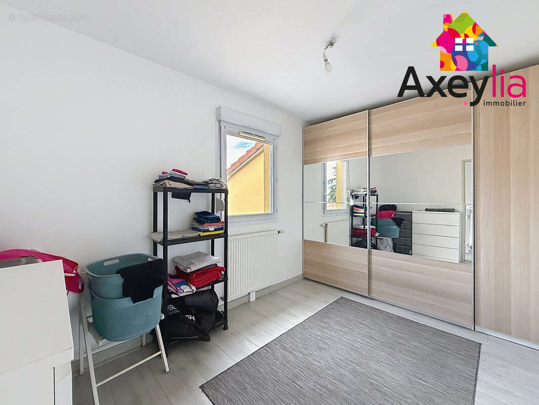 A vendre - roanne - appartement t5, en duplex avec 4 chambres, stationnement, cave et terrasse - photo 10
