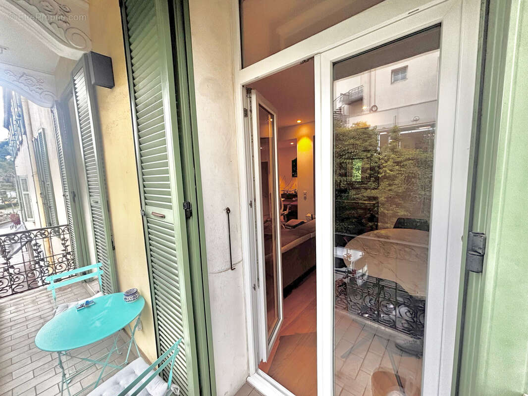 Cannes bas petit juas t5 de 90 m2 terrasse plein sud faibles charges deux box - photo 3