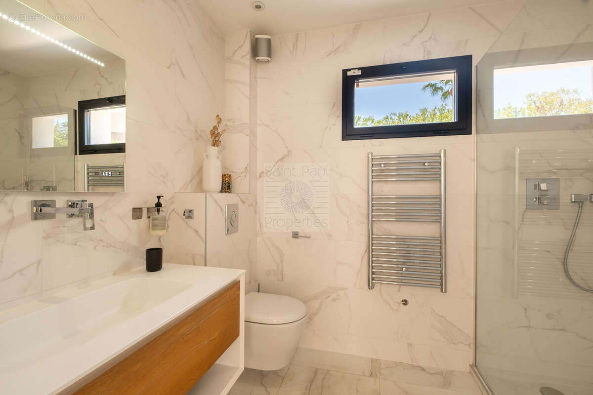 Petite maison chic et intemporelle aux Hauts de Vaugrenier - photo 8