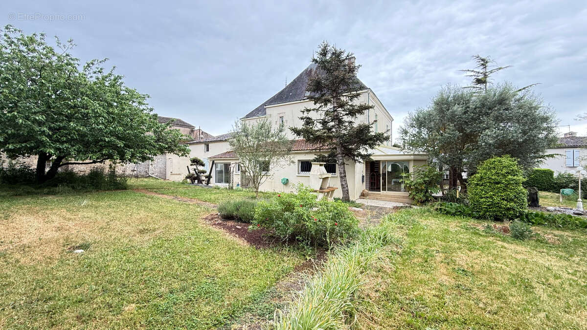 Maison de maitre proche benet - photo 2