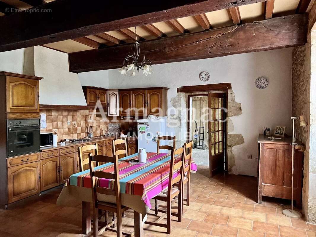 Maison en pierre avec dépendances à rénover - photo 4