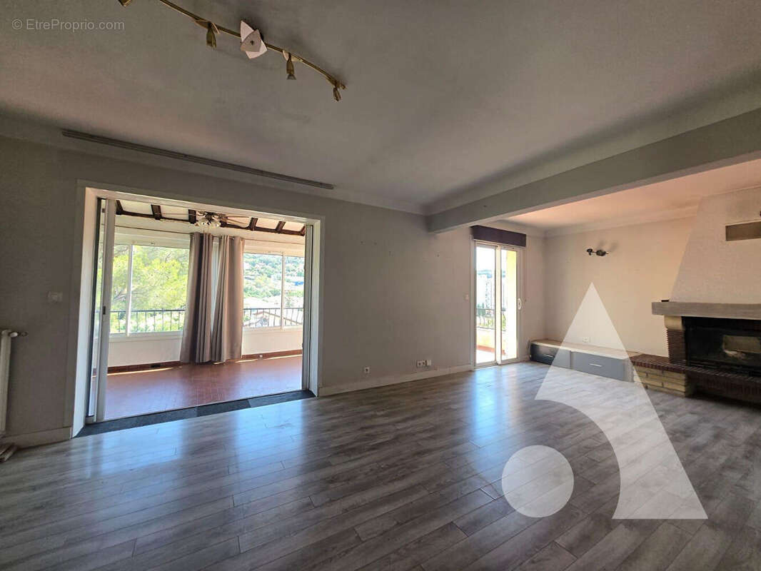 Saint-raphael maison avec studio indépendant, véranda, garage et vue dégagée - photo 4