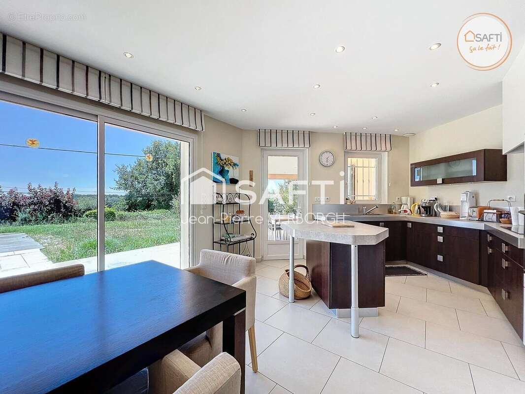 Maison 170 m² à Moissac-Bellevue  - photo 4