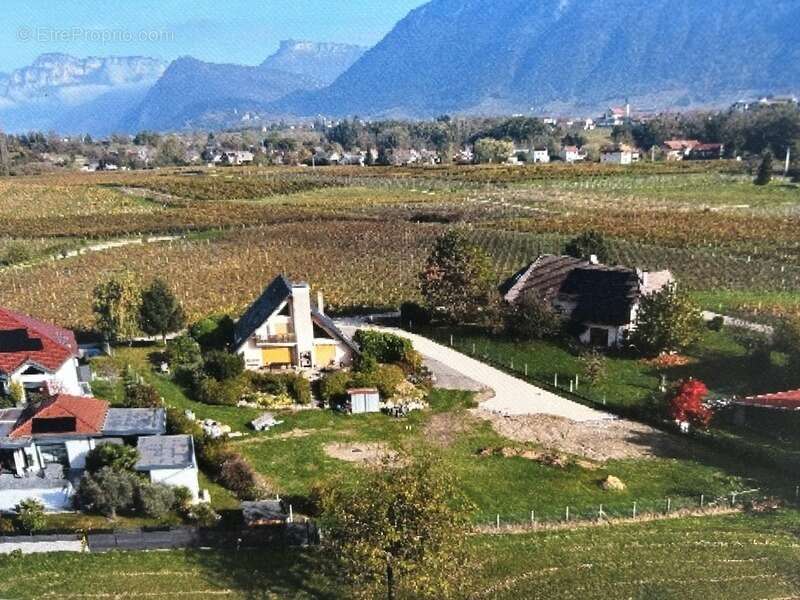 Terrain à LES MARCHES