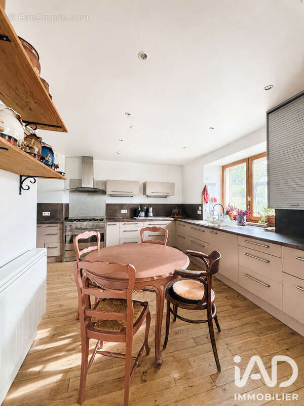 Maison 206 m² à Saint-Martin-Sous-Vigouroux  - photo 5