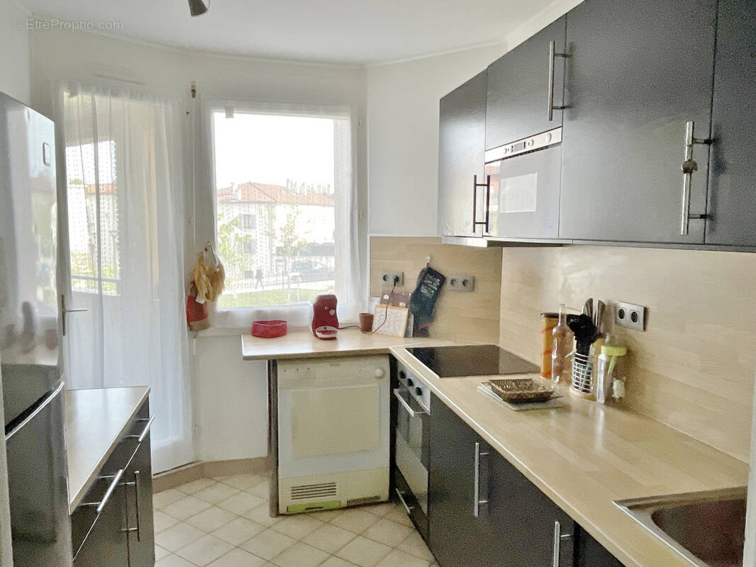 Appartement à SAINT-GENIS-LES-OLLIERES
