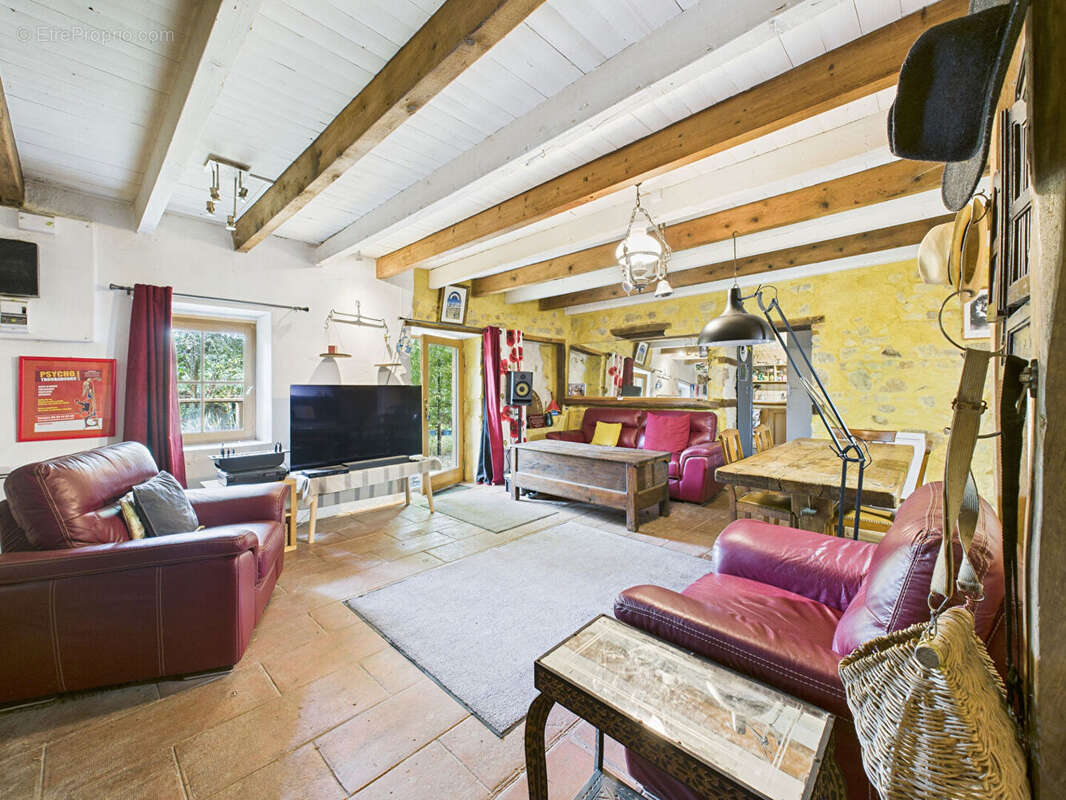 Maison à SAINT-MARCEL-EN-MARCILLAT