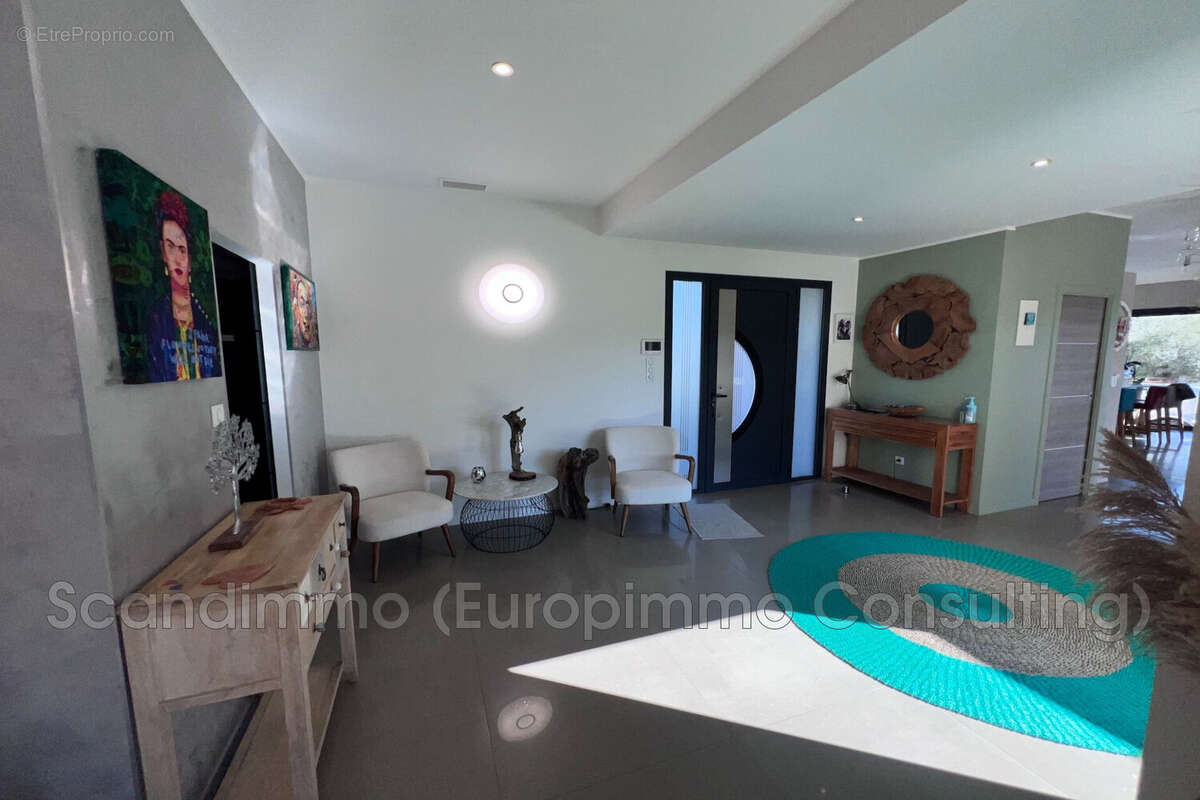 Maison à SOLLIES-TOUCAS