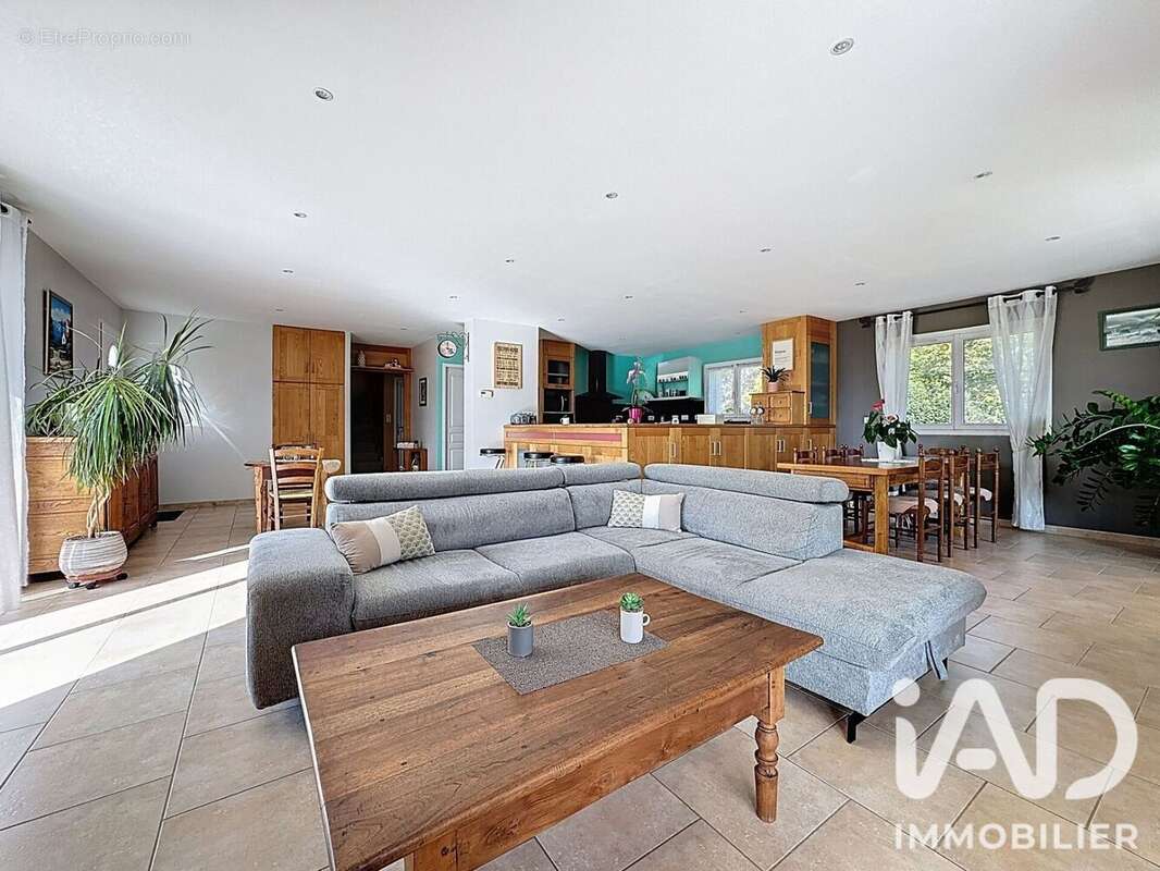 Maison 151 m² à Vaunaveys-La-Rochette  - photo 2