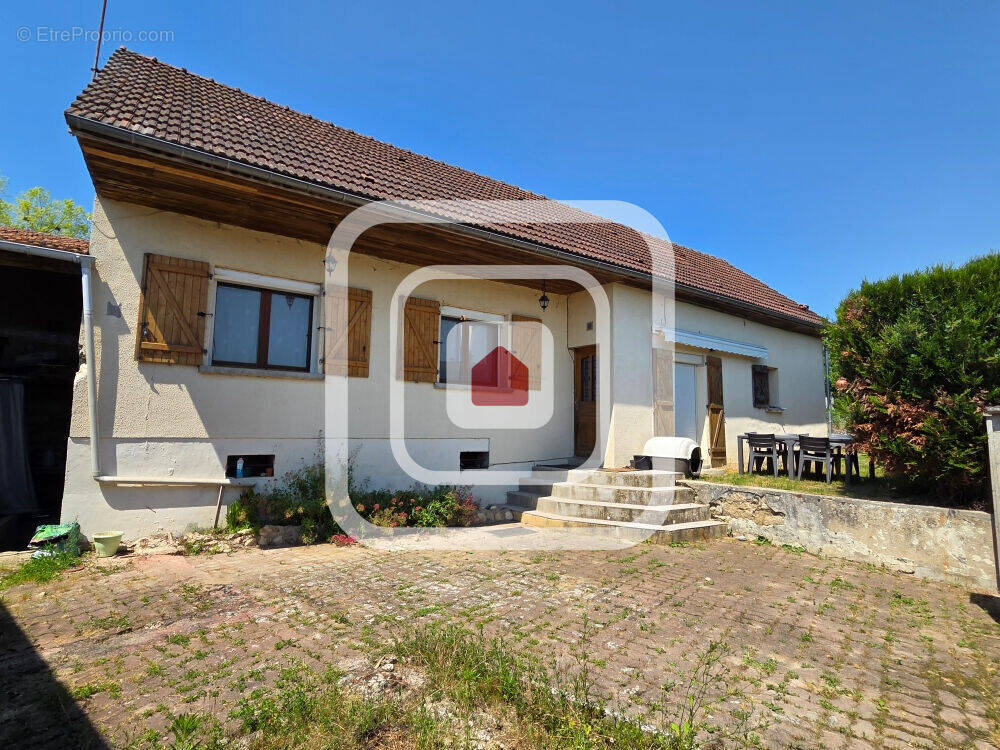 Maison à BOURG-ET-COMIN