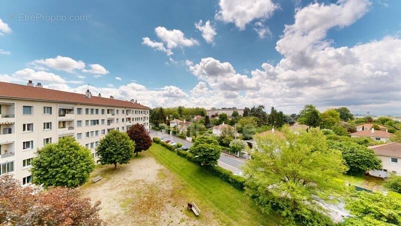 Appartement à RILLIEUX-LA-PAPE