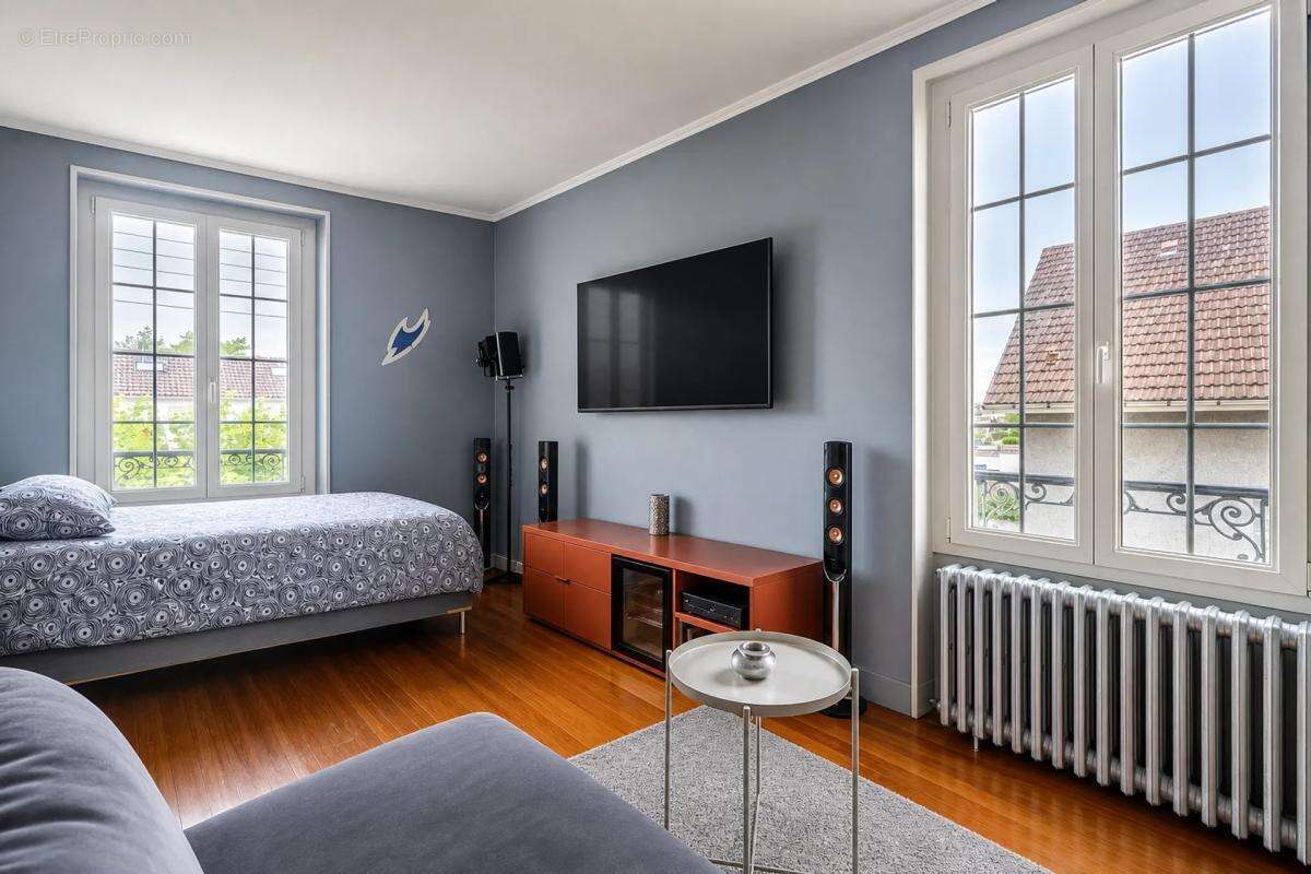 Belle maison individuelle de 250 m² sur terrain piscinable à découvrir ! - photo 12