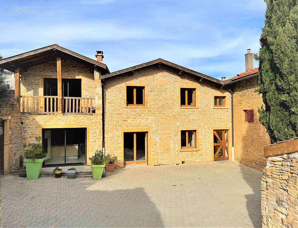 Maison à POLEYMIEUX-AU-MONT-D'OR