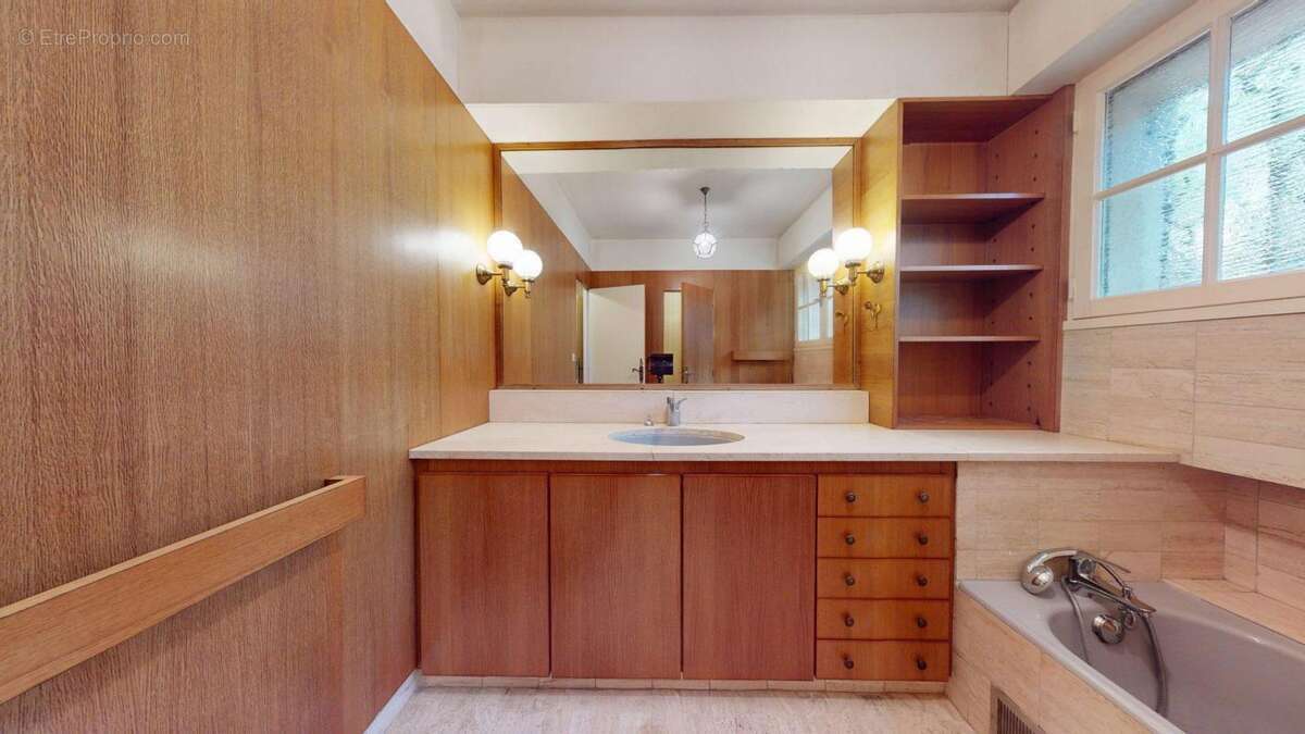 Maison à SAINT-CLEMENT-DE-RIVIERE