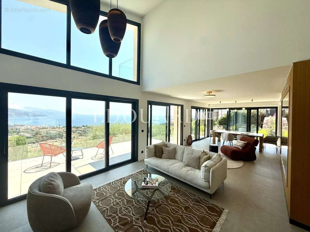 Somptueuse villa complètement rénovée avec piscine chauffée et splendide vue mer panoramique - photo 19
