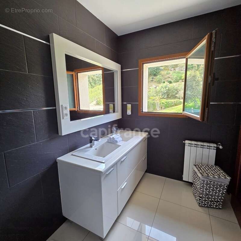 BASTELICACCIA (Corse du sud) proche AJACCIO: Villa de 360m2 avec  piscine et jardin paysager - photo 15