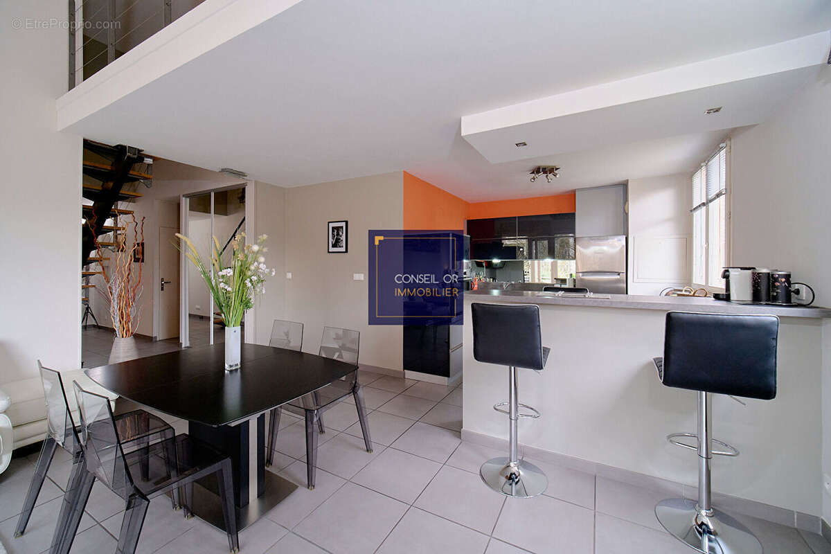 Appartement à SAINT-GENIS-LAVAL