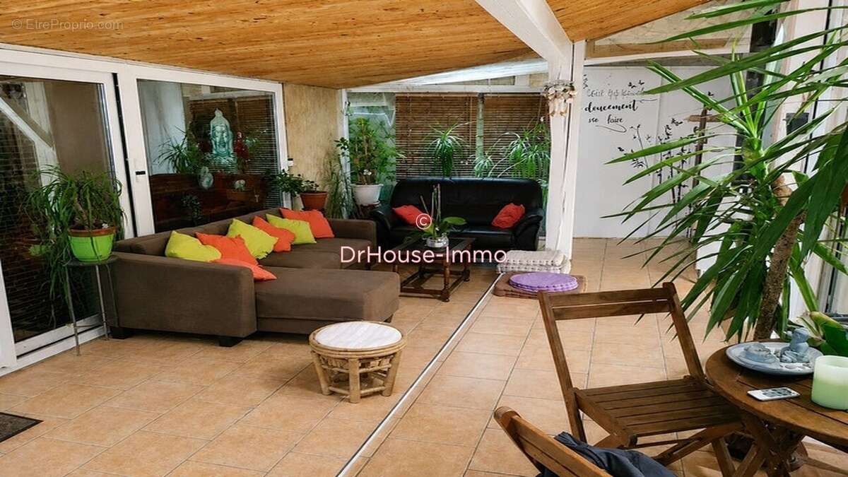 Maison à COURS-DE-PILE