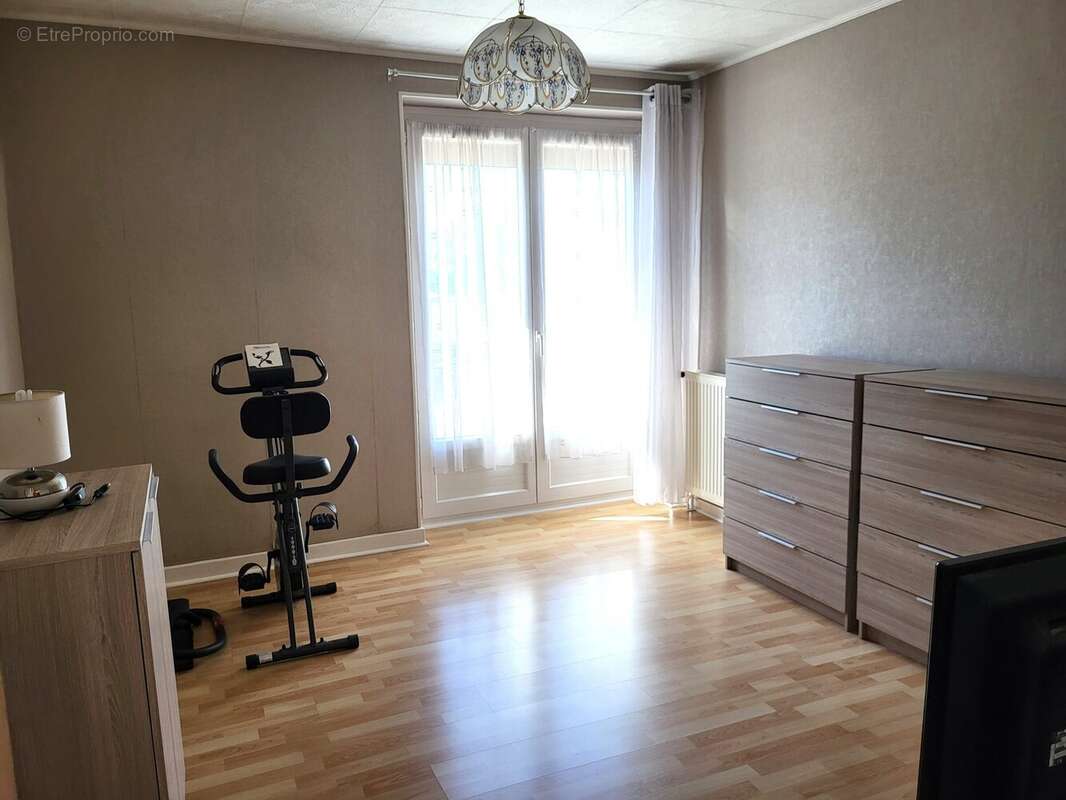 chambre 2 - Maison à CHAMPFORGEUIL