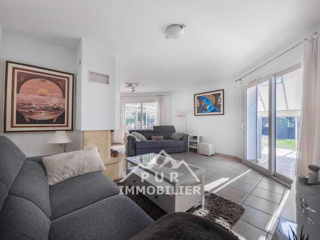 Maison à ETREMBIERES