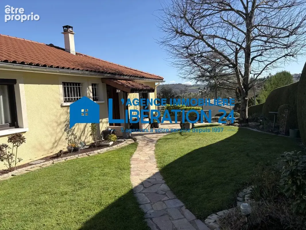 Maison familiale de 193 m² à Saint-Genest-Lerpt - photo 22