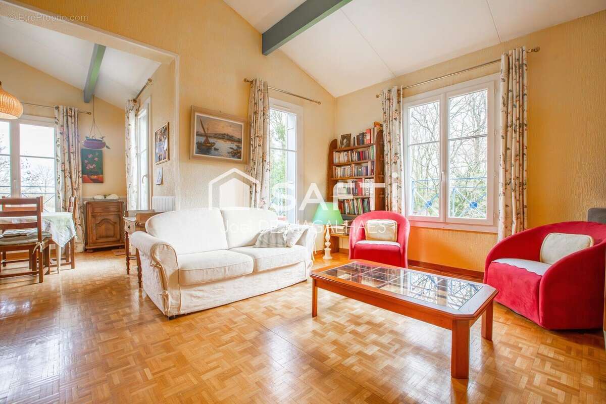 Photo 6 - Appartement à LE MESNIL-SAINT-DENIS