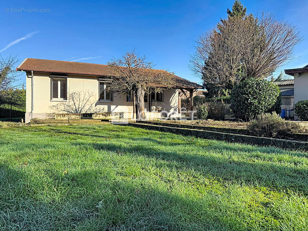 Maison à JASSANS-RIOTTIER