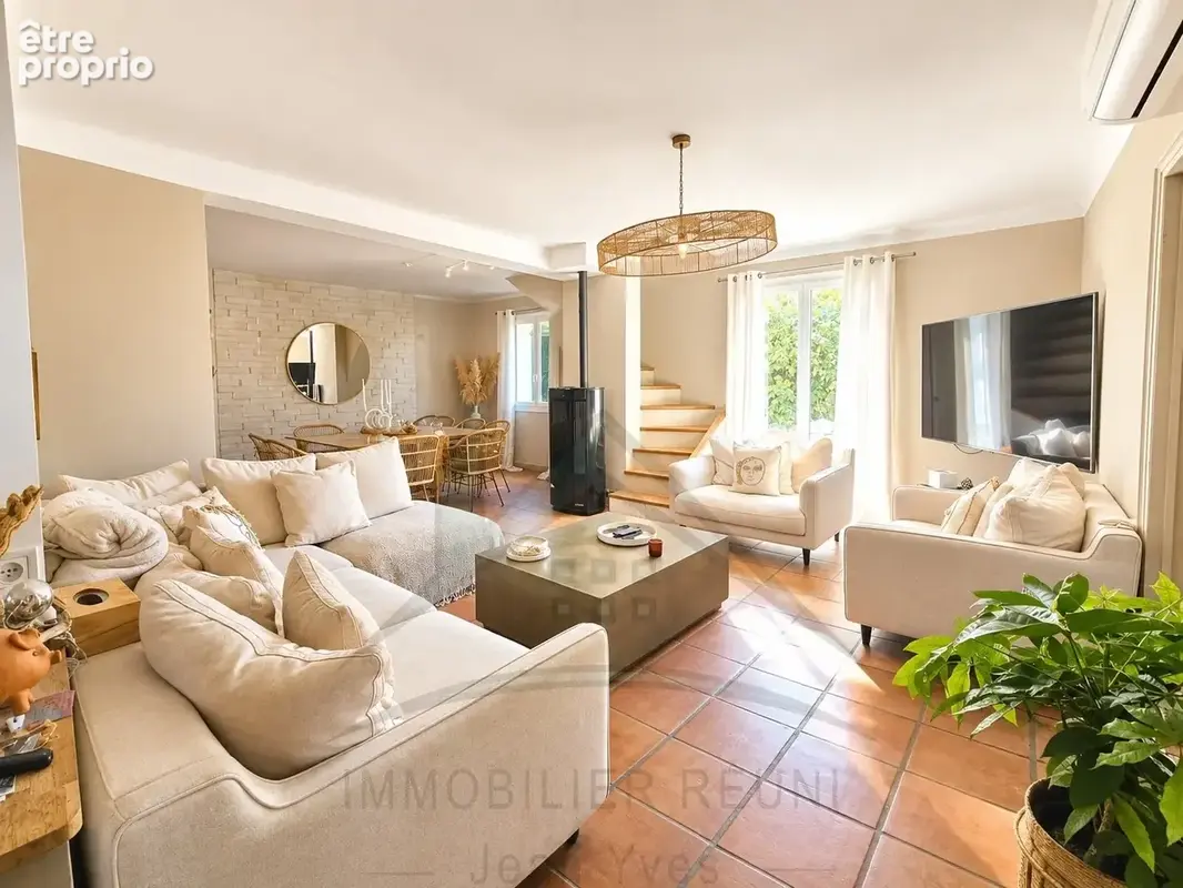 Châteauneuf-les-Martigues   La Mède . Villa 4 chambres + T2 indépendant. Piscine . 2 stationnements. - photo 13