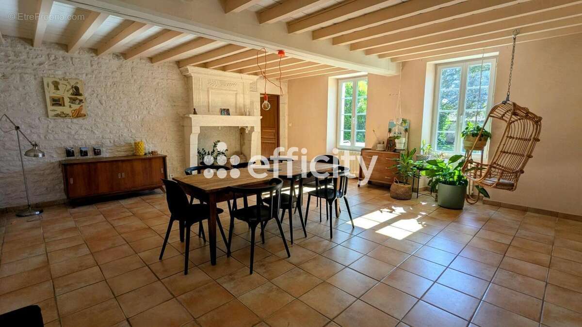 Maison 210 m² à Angeac-Champagne  - photo 3