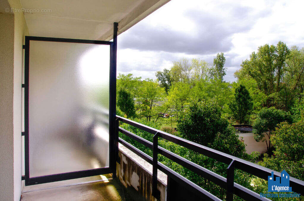 Vendu par l'agence. exclusivité ! bordeaux - appartement type 2 de 42 m² avec balcon + place de parking. benoît trement 06.51.26 - photo 4