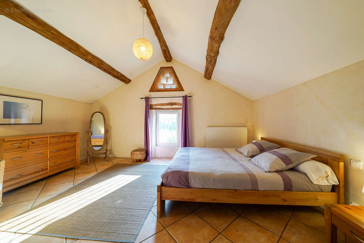 Maison à CASTANET-LE-HAUT