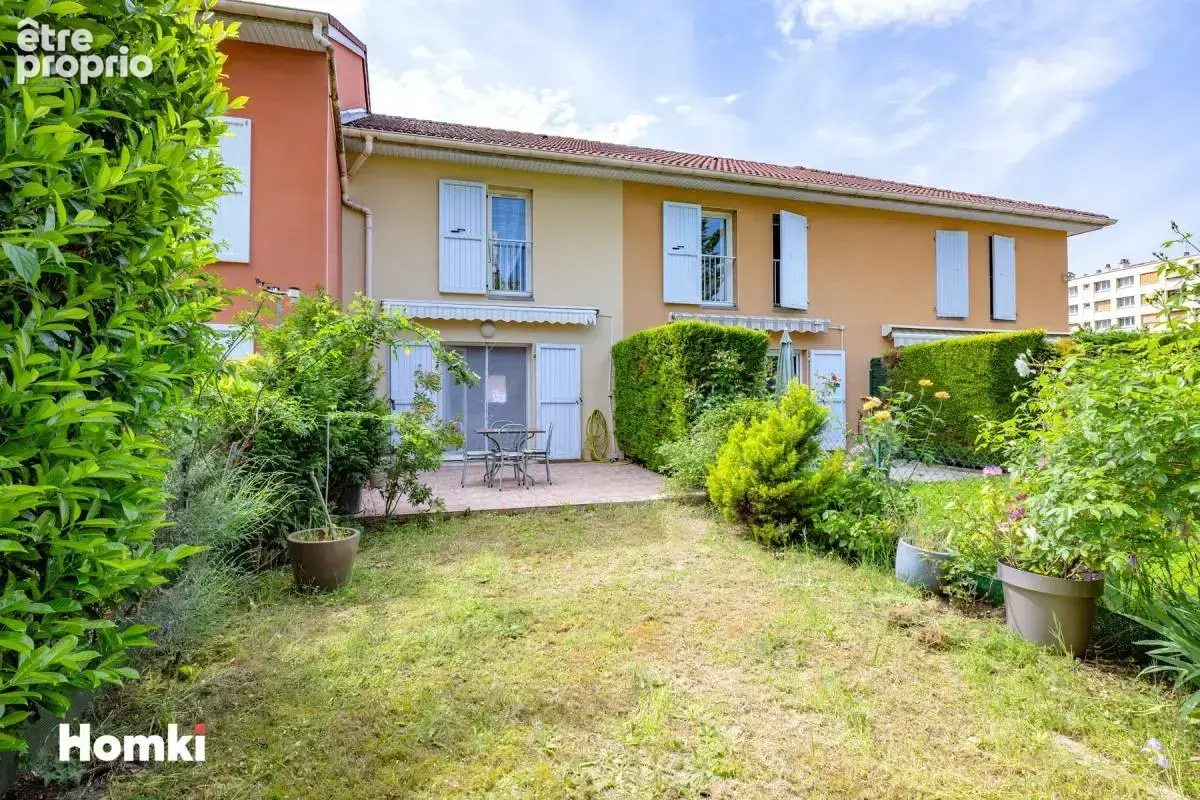 Villeurbanne – Duplex esprit maison avec terrasse, jardin et garage - photo 12