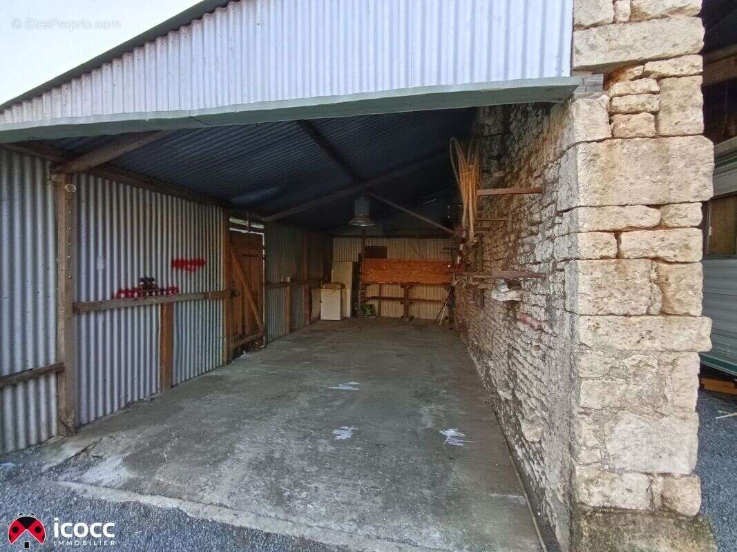 Maison à SAINT-ETIENNE-DE-BRILLOUET