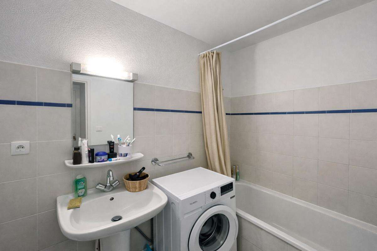 Appartement à SAINT-DONAT-SUR-L'HERBASSE