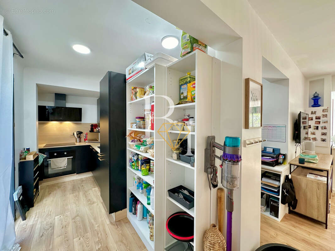 Appartement à SAINT-LAURENT-DU-VAR