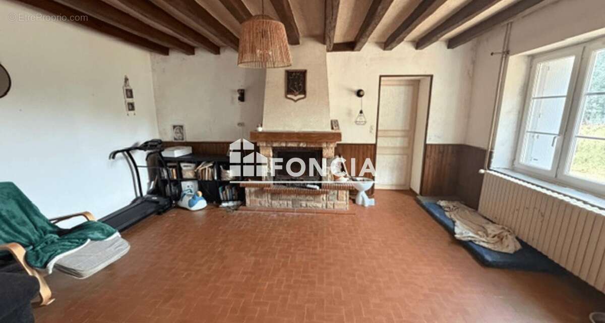À 13 km d’Arnage, découvrez cette fermette de plain-pied à rafraîchir - photo 4