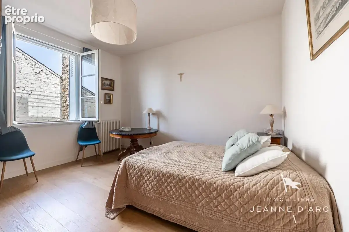 VERSAILLES - RIVE DROITE LES PRéS - Maison de ville 159 m²  - 8 pièces, 4 chambres - Dressing, Salle familiale dans Sous-sol Com - photo 10