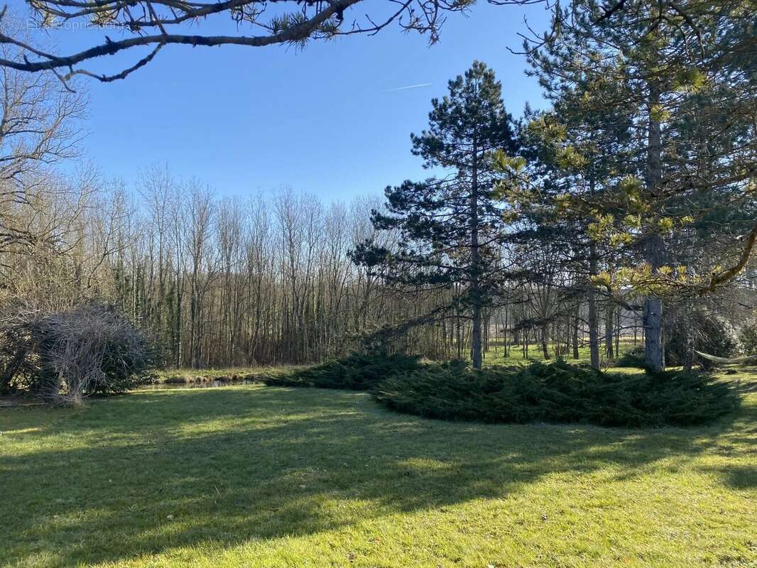 Maison à BARBEZIEUX-SAINT-HILAIRE